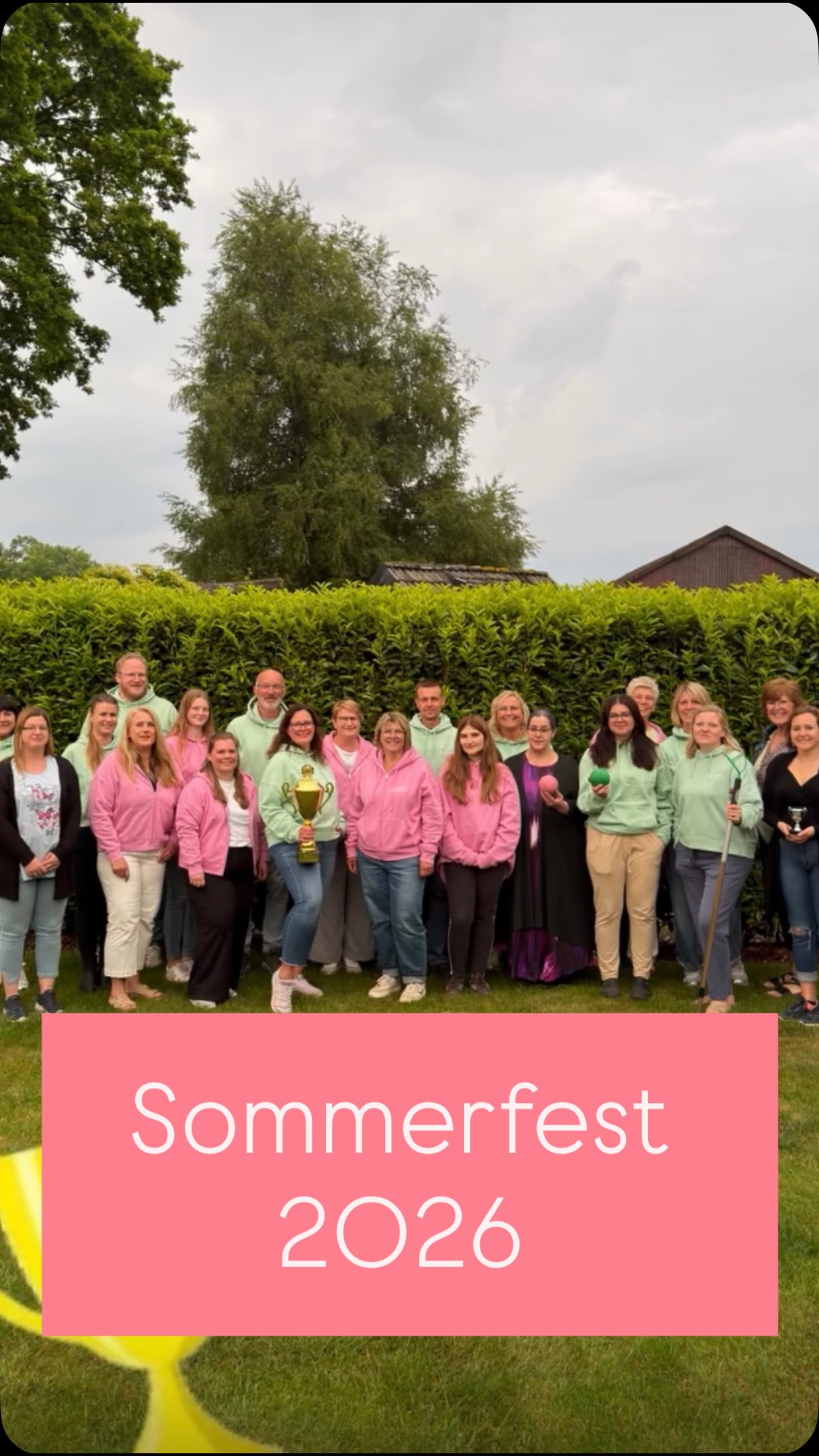 🩷🟢 Betriebsfest Mai 2026 🟢🩷
Boßeln bei Sturm, Regen und Gewitter – trotzdem hatten Team 🩷 Rosa und Team 🟢 Grün jede Menge Spaß.
Am Ende konnte sich Team 🩷 Rosa den Sieg sichern. 🏆
Anschließend wurde gemeinsam gegrillt, gegessen, getrunken und erzählt.
Ein gelungener Nachmittag mit guter Stimmung und echtem Teamgeist. 🎳🌭🍻
#dentallabor #teambuildingevent #geestland #boßeln #zahntechnik