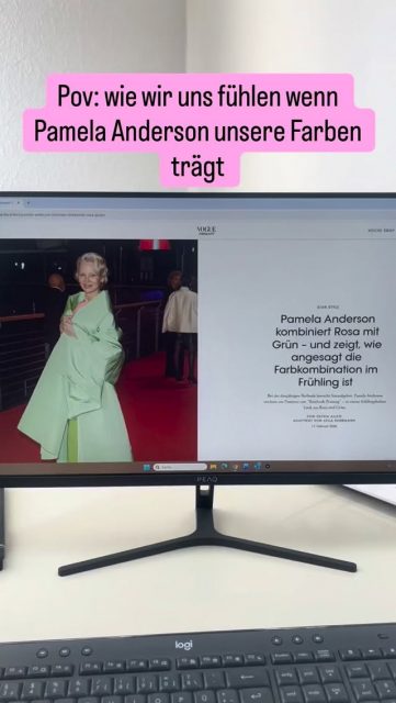 Trendsetter🩷💚 @pamelaanderson 
•
•
•
•
#zahntechnik #pamelaanderson #vogue #trend